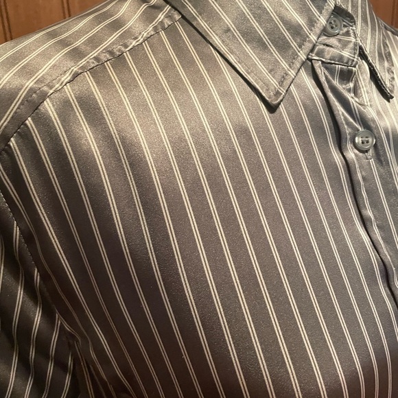 Grey pin striped Blouse - Picture 2 of 6